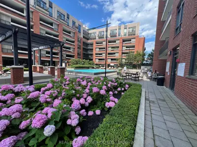 800 Lawrence Avenue W 322, Toronto W04, On M6a 0b1