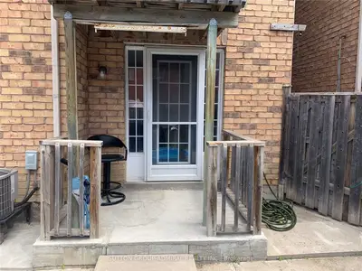 101 San Gabriele Place, Toronto W05, On M9l 3a5