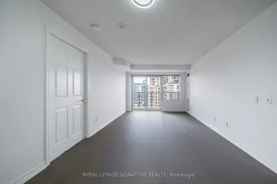25 Kingsbridge Garden Circle 2321, Mississauga, On L5r 4b1