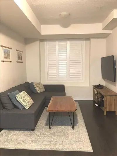 6 Drummond Street 319, Toronto W06, On M8v 1y8