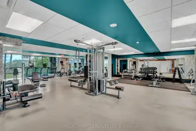 16 Brookers Lane 2604, Toronto W06, On M8v 0a5