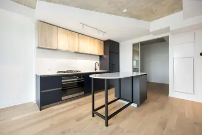 2625 Dundas Street W 610, Toronto W02, On M6p 0c5