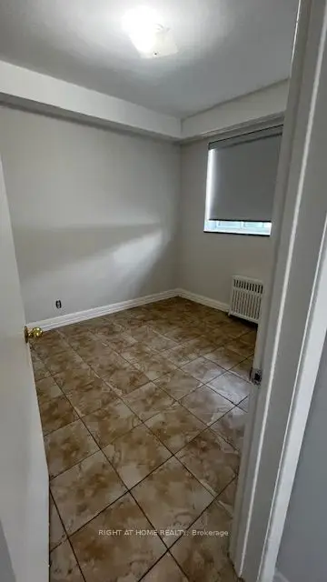 1 Wandle Avenue 1, Toronto W05, On M3m 2l1