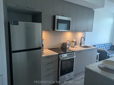 1808 St Clair Avenue W 1005, Toronto W03, On M6n 0c1