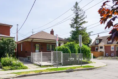 479 Whitmore Avenue Bsmt R3, Toronto W04, On M6e 2n6
