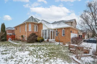 687 Twain Avenue, Mississauga, On L5w 1k7
