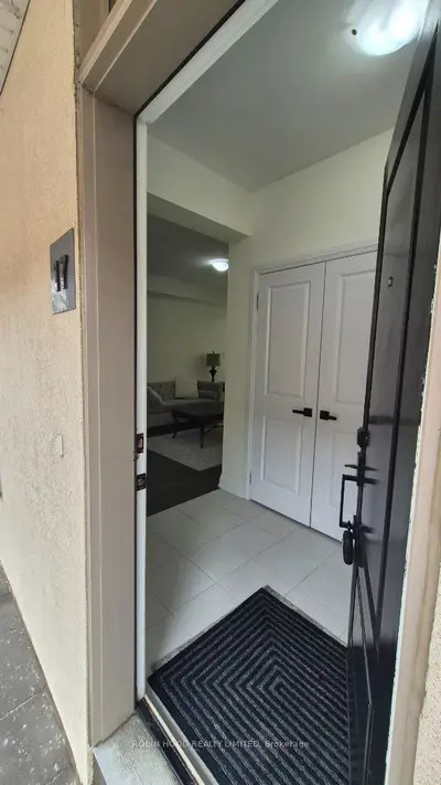 3077 Cawthra Road 17, Mississauga, On L5a 2x4