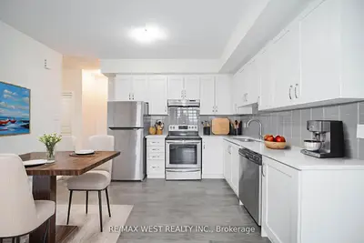 39 John Perkins Bull Drive 20, Toronto W05, On M3k 0c3