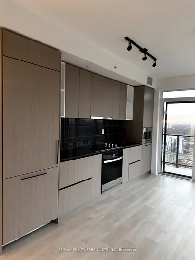 1285 Dupont Street 2404, Toronto W02, On M6h 0e3