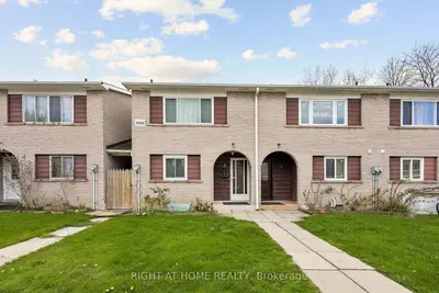 2002 Martin Grove Road 5, Toronto W10, On M9v 4a3