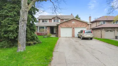 2138 Burbank Drive, Mississauga, On L5l 2t8