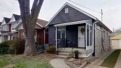 22 Criscoe Street, Toronto W03, On M6n 3y9