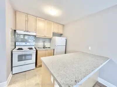100 Twenty Fifth Street 4, Toronto W06, On M8v 3p9