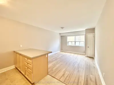 100 Twenty Fifth Street 4, Toronto, On M8v 3p9