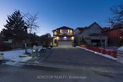 2565 Scarth Court, Mississauga, On L5m 5l2