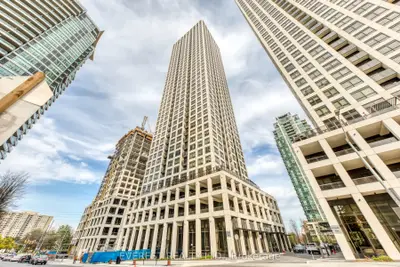 30 Elm Drive N 705, Mississauga, On L5b 0n6