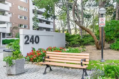 240 Scarlett Road 403, Toronto W03, On M6n 4x4