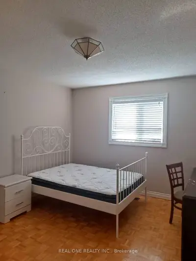 5672 Shillington Drive Room 1, Mississauga, On L5r 3n5