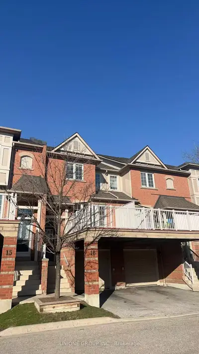 38 Fairview Road W 16, Mississauga, On L5b 4j8