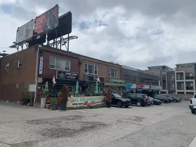 705 Lawrence Avenue W 203, Toronto W04, On M6a 1b4