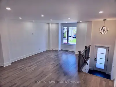 21b Roseland Drive, Toronto, On M8w 1y3