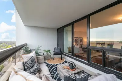 100 Quebec Avenue 1610, Toronto W02, On M6p 4b8