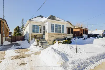 1054 East Avenue, Mississauga, On L5e 1w9