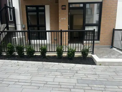 155 Canon Jackson Drive Q101, Toronto, On M6m 0e1