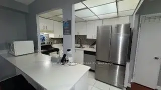 145 Hillcrest Avenue 910, Mississauga, On L5b 3z1