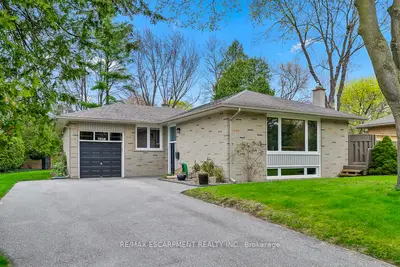 1548 Wembury Road, Mississauga, On L5j 2l9