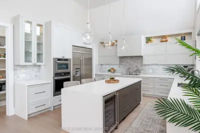 2443 Applewood Drive, Oakville, On L6l 1v7