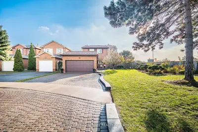 4284 Sawmill Valley Drive, Mississauga, On L5l 3m9