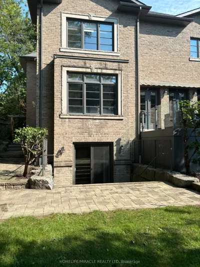 81 Chestnut Hills Parkway Lower, Toronto W08, On M9a 3r1
