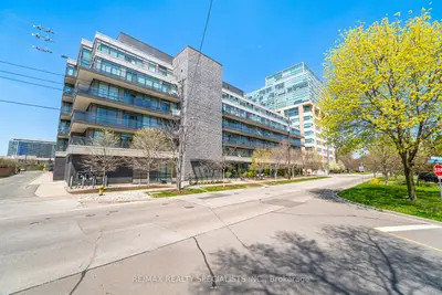8 Fieldway Road 613, Toronto W08, On M8z 3l1