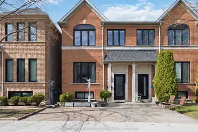 38 Viella Street, Toronto W02, On M6n 5c8