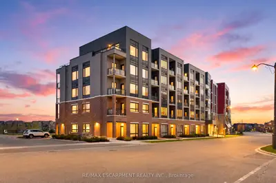 3265 Carding Mill Trail 407, Oakville, On L6m 0w6