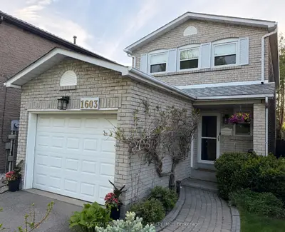 1603 Dewberry Crescent, Mississauga, On L4w 3b6