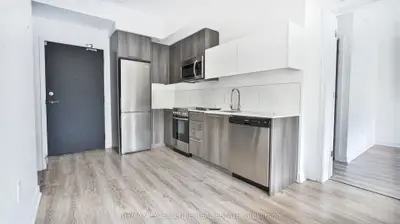 25 Neighbourhood Lane 507, Toronto, On M8y 0c4