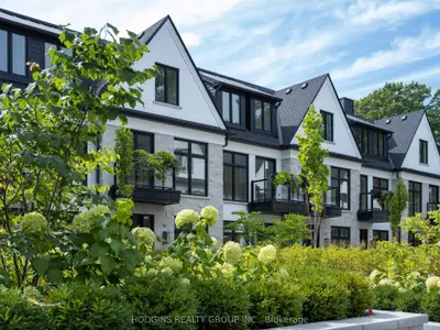 1136 Mona Road 4, Mississauga, On L5g 0c8