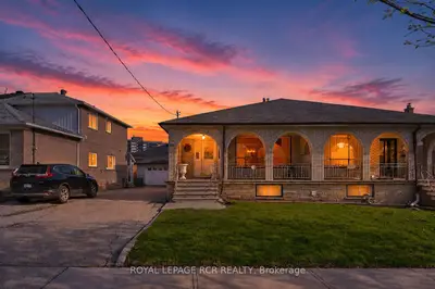 39 Dovehouse Avenue, Toronto W05, On M3j 1a3