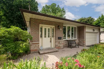 3422 Credit Heights Drive, Mississauga, On L5c 2l9