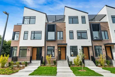 20 Lou Parsons Way 12, Mississauga, On L5h 0b2