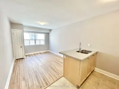11 Thirty Third Street 204, Toronto, On M8w 3g7
