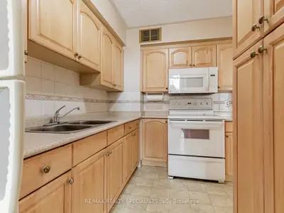 151 La Rose Avenue 401, Toronto W09, On M9p 1b3