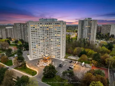 3695 Kaneff Crescent 1602, Mississauga, On L5a 4b6