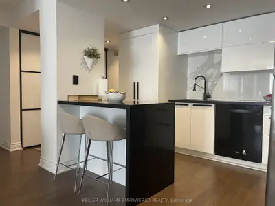 2091 Hurontario Street 707, Mississauga, On L5a 4e6