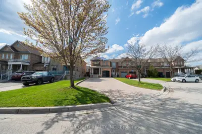 19 Spring Valley Court, Brampton, On L6p 2e6
