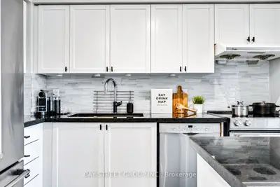 55 Strathaven Drive 1706, Mississauga, On L5r 4g9