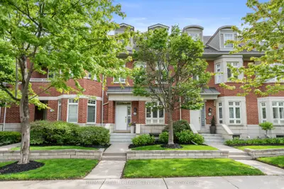 12 St. Lawrence Drive, Mississauga, On L5g 4v1
