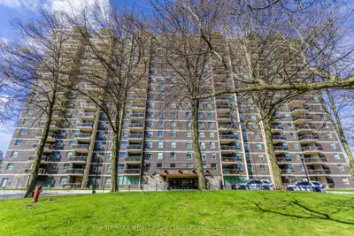 966 Inverhouse Drive 402, Mississauga, On L5j 4b6